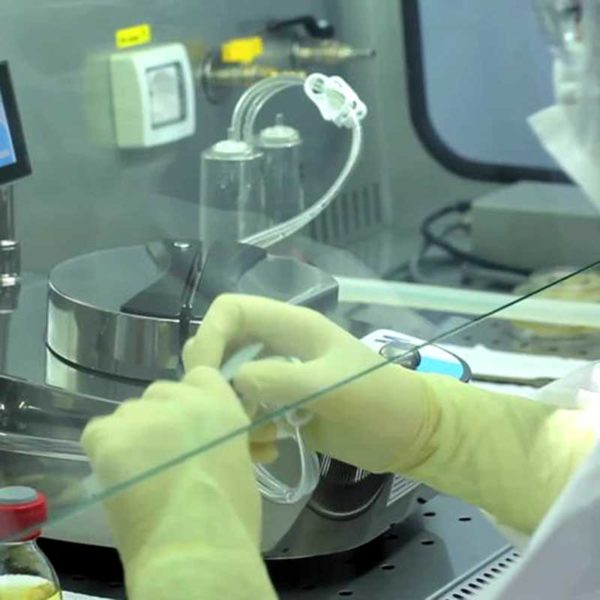 GDS-Isolate-sterility-test-in-hood_800