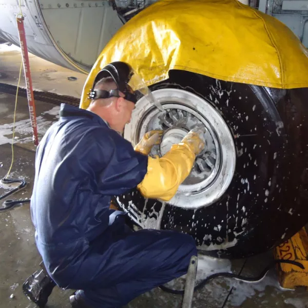 SSDX12-Aircraft-Cleaning-1-800