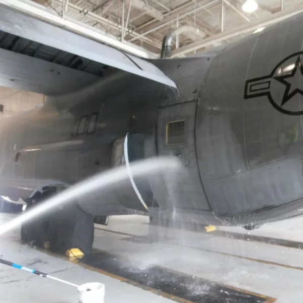 SSDX12-Aircraft-Cleaning-2-800